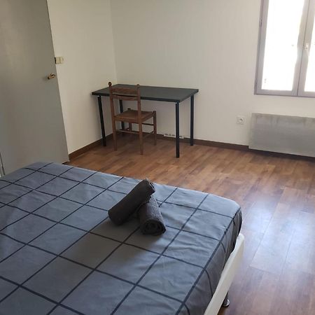 Chambres Meublees Et Spacieuses LʼIsle-Jourdain Cameră foto